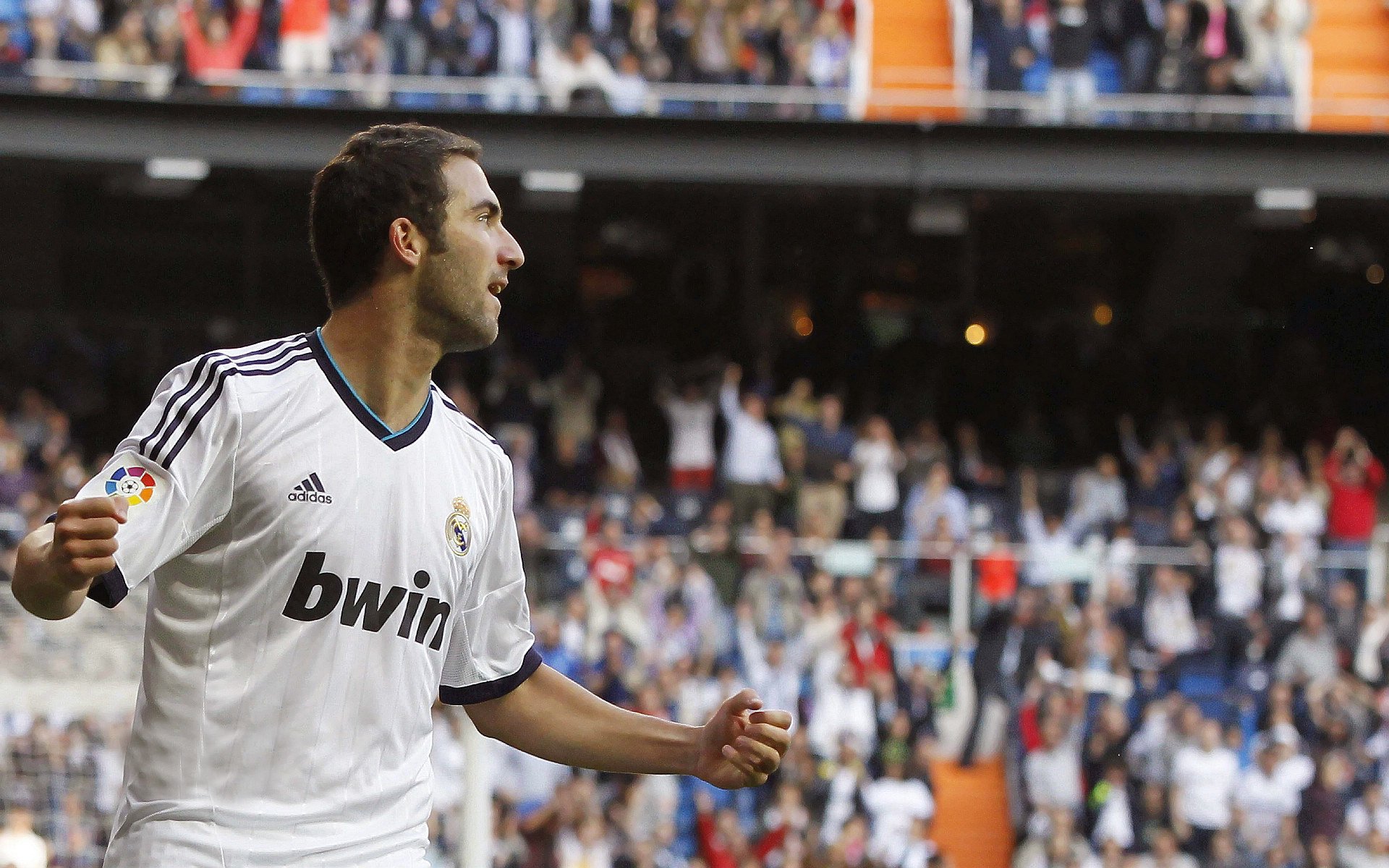 莱万多夫斯基在快船比赛中连败，势不可挡引发热议！